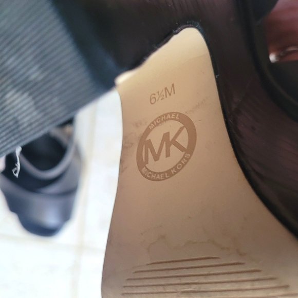 🍒MK🍒 5 INCH BLACK LEATHER CHUNKY HEELS - Picture 7 of 10